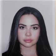 Profesora de inglés con nivel C2, simpática, responsable y con facilidad para conectar con los niños.